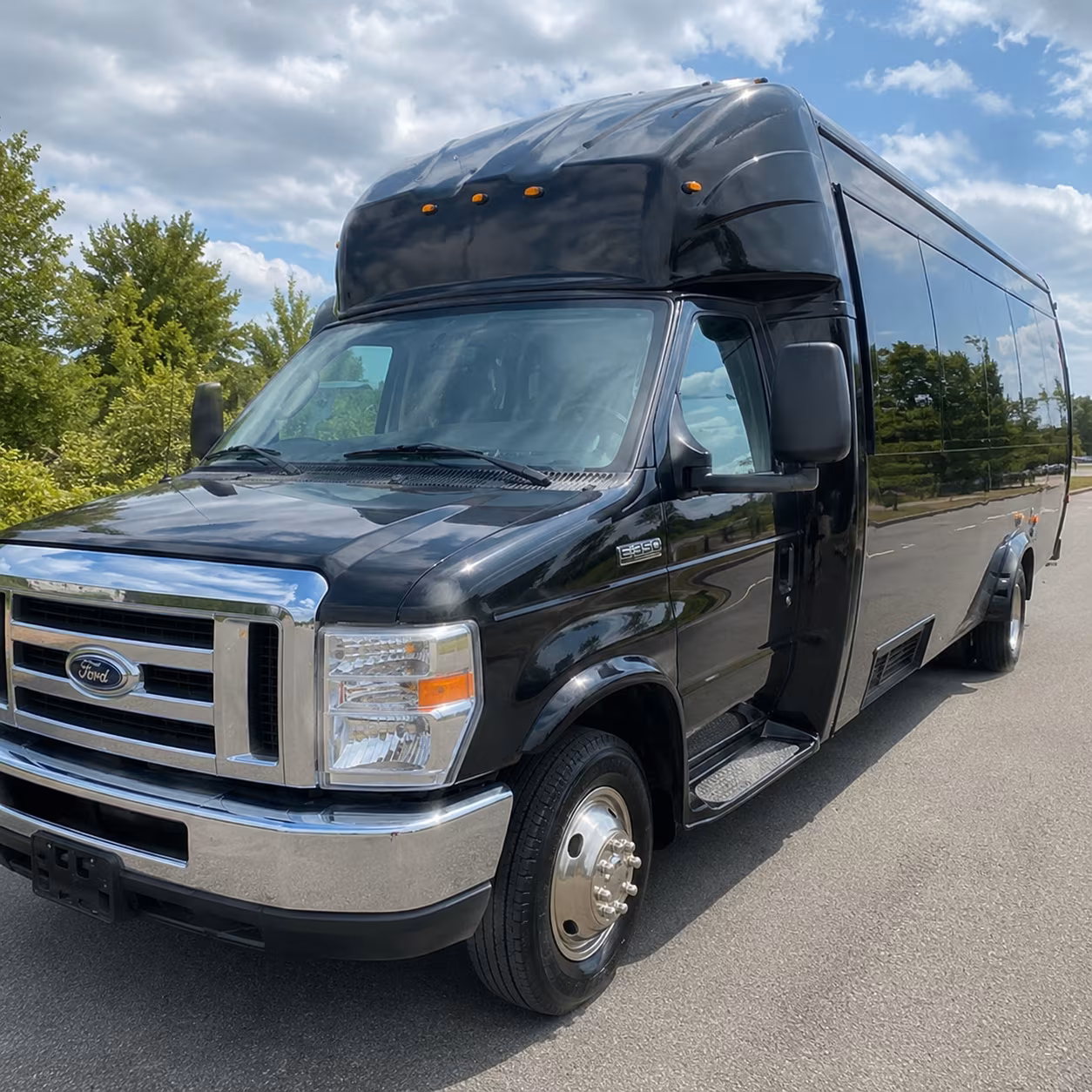 lorain quinceanera sweet 16 party bus rental